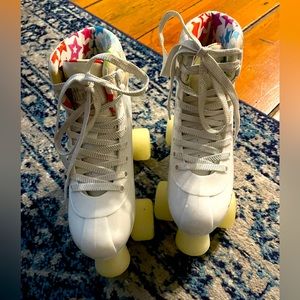 Girl’s Adjustable Skates 13-3!